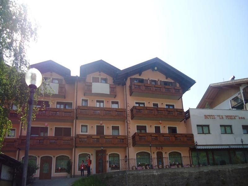 Family Hotel La Perla Fiera Di Primiero Exterior photo