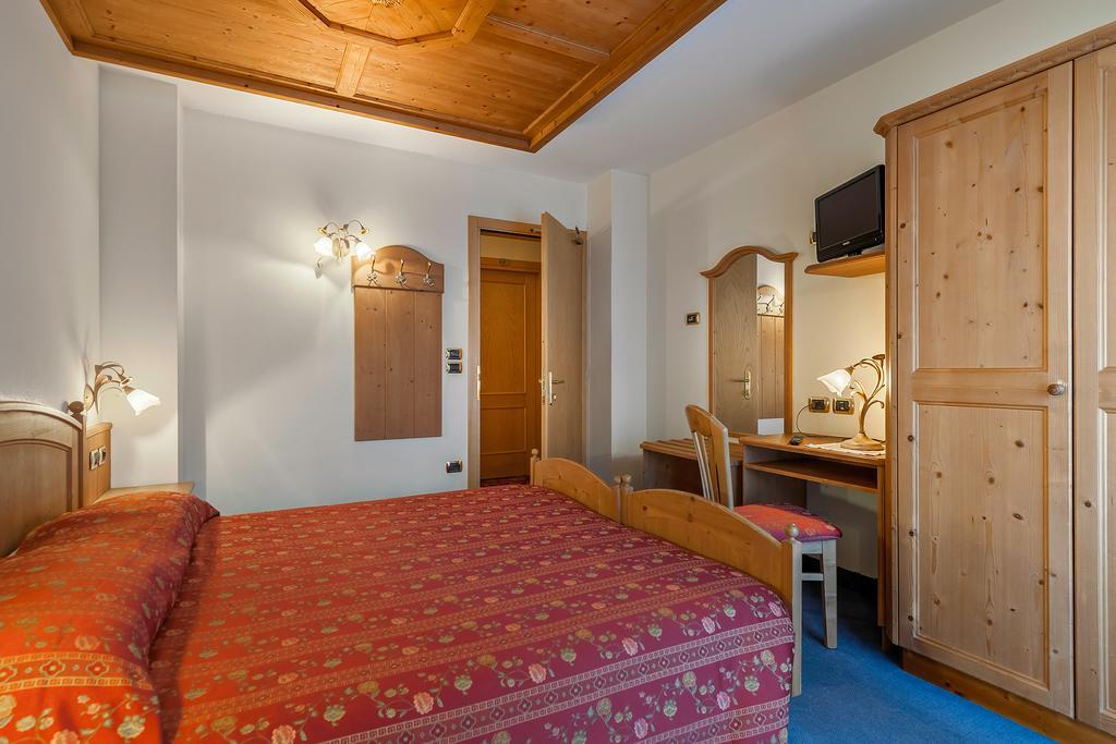 Family Hotel La Perla Fiera Di Primiero Exterior photo